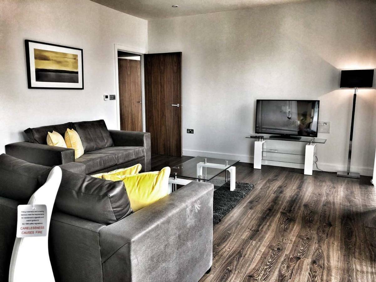 Amazing & Spacious 2 Bed 2 Bath Luxury Apartment With Balcony Free Wifi Sleeps 6 Bushey Exterior photo